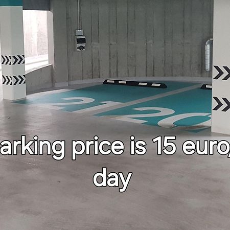 Happy Inn Egle, Self Check-In-24-7, A-C, Parking-In-The-Underground-Garage VNO Eksteriør billede