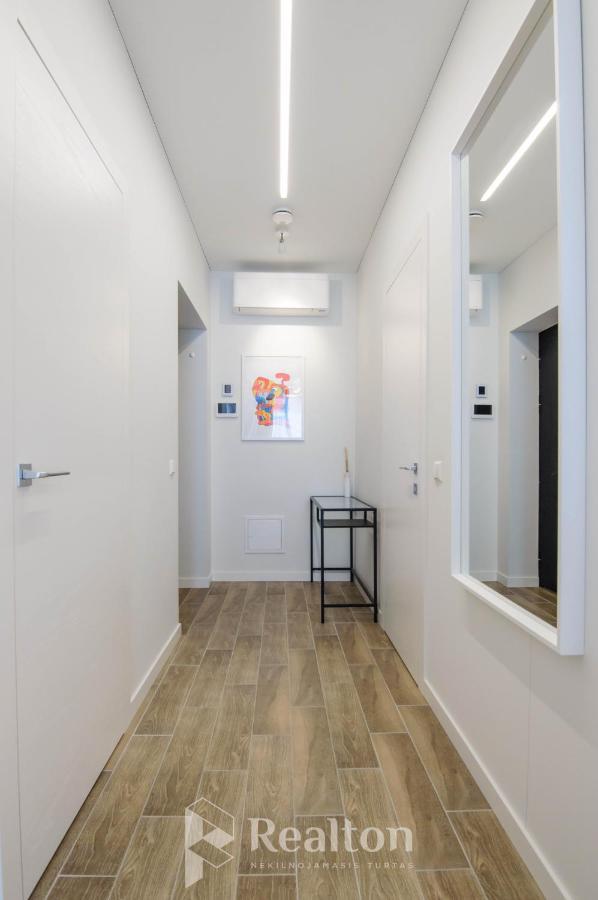 Happy Inn Egle, Self Check-In-24-7, A-C, Parking-In-The-Underground-Garage VNO Eksteriør billede
