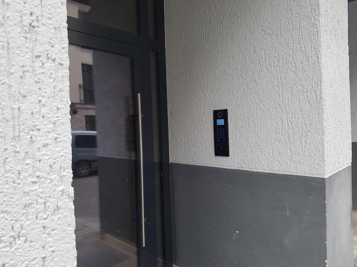 Happy Inn Egle, Self Check-In-24-7, A-C, Parking-In-The-Underground-Garage VNO Eksteriør billede