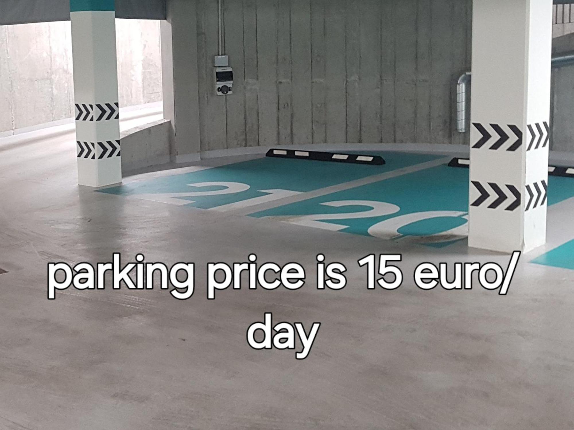 Happy Inn Egle, Self Check-In-24-7, A-C, Parking-In-The-Underground-Garage VNO Eksteriør billede